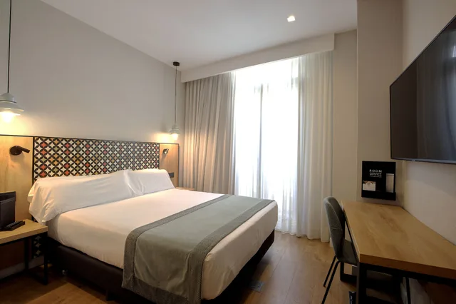 Superior, King Bed, Private Pool, Catalonia Excelsior 4/10