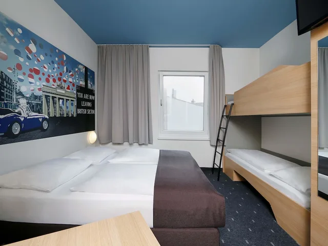 Room, Quadruple, Double and Bunk Bed, B&B Hotel Berlin-Charlottenburg 1/4
