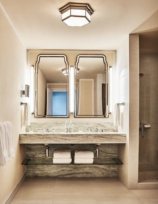 غرفة بريميوم بسريرين كوين بإطلالة على البحر، Malliouhana, An Auberge Resort 2/2