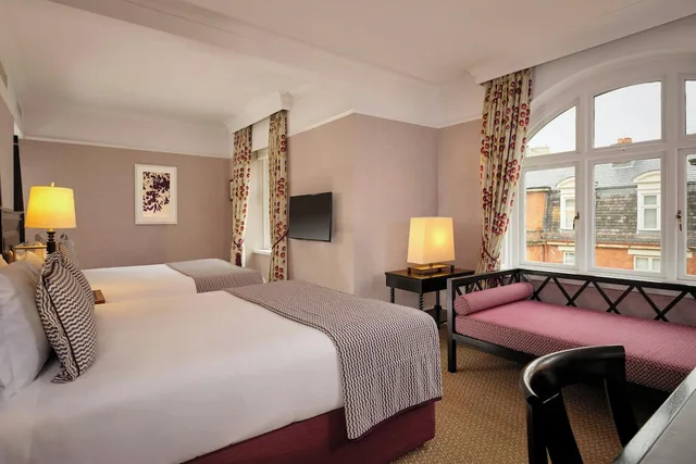 غرفة عائلية بسريرين كوين بإطلالة على الفناء، ST ERMINS HOTEL 5/9