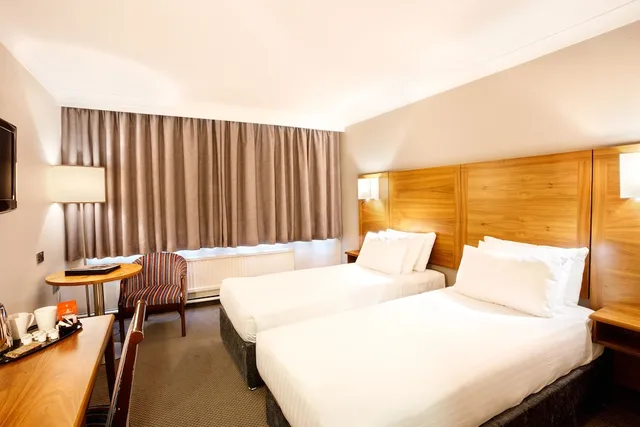 غرفة بسريرين منفصلين لذوي الإعاقة، Cedar Court Hotel Huddersfield 1/2
