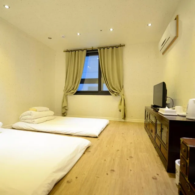 Korean, Deluxe, Double Bed، Hotel Graytone Dunsan 3/6