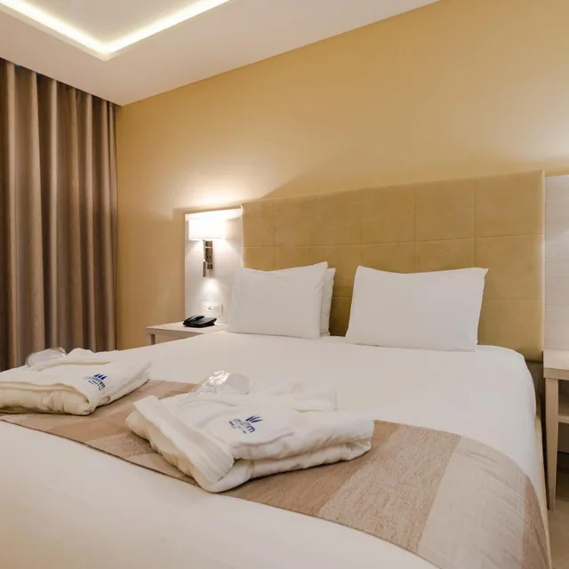 غرفة ديلوكس بسرير كينج بإطلالة على الحديقة، Maritim Antonine Hotel and Spa Malta 4/10