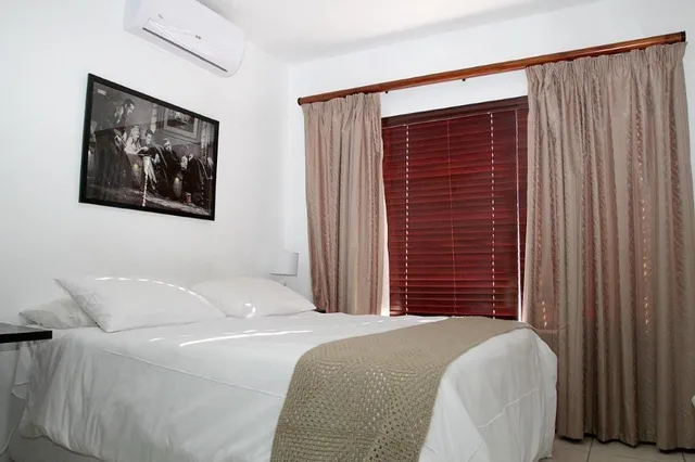 1 Bedroom, Family, Queen Bed, Sofa, Broadway Tygervalley 3/5