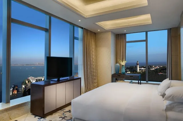 Presidential, Premier, Suite, King Bed, Sea View, Doubletree By Hilton Hotel Xiamen - Wuyuan Bay 1/2