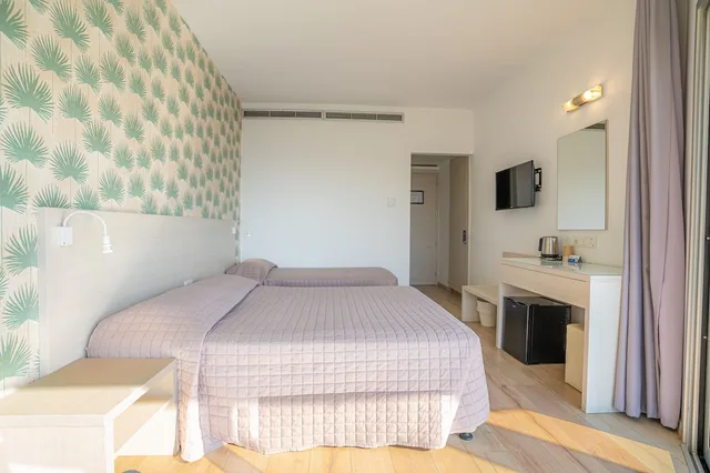 Room, Inland View, Harmony Bay 3/10