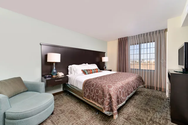 جناح بسرير كينج بغرفة نوم واحدة بمطبخ، Staybridge Suites O Fallon Chesterfield 5/8