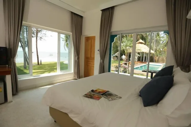 غرفة قياسية بسرير كينج بإطلالة على البحر، Meet The Sea Resort 1/1