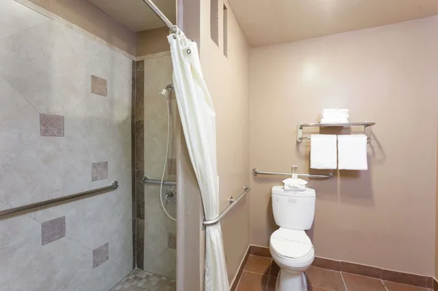 Room, King Bed, Super 8 by Wyndham Anaheim/Disneyland Drive CA 4/5