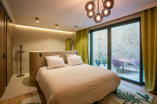 جناح، Yndo Hotel 2/4
