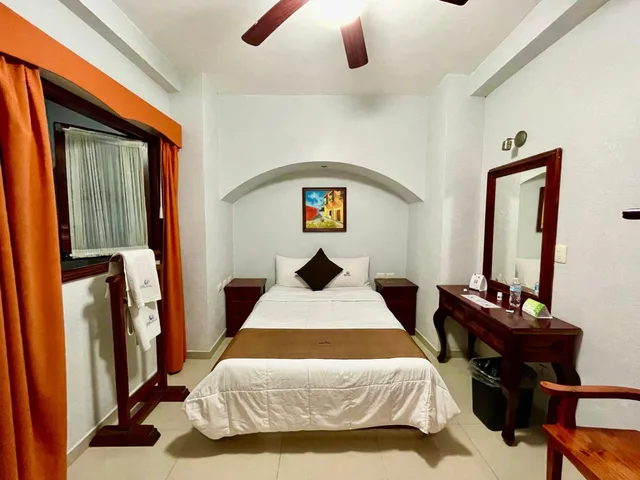 غرفة بسرير مزدوج، Hotel Puebla Plaza 2/3