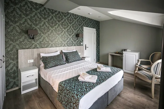 غرفة بسرير مزدوج بإطلالة على البحر، Doa Suite Hotel 2/2