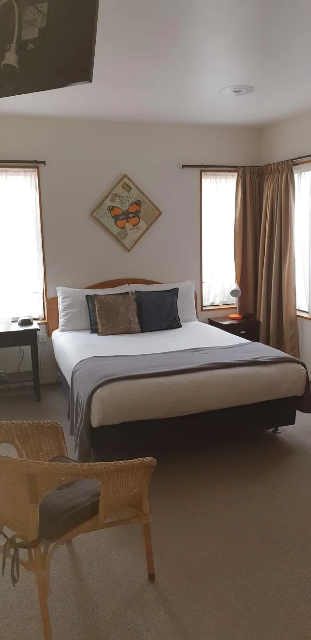 استوديو اقتصادي، Cascades Lakefront Motel 2/4