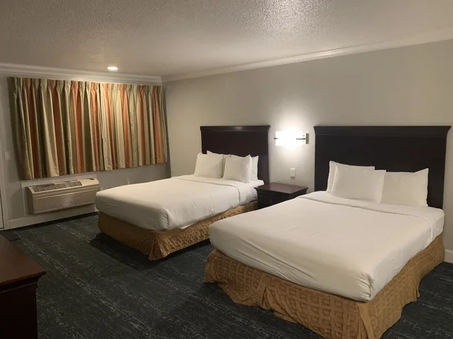Room, 2 Queen Beds, Stargazer Inn And Suites 8/10
