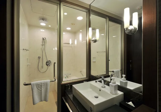Room, Single, Queen Bed, Corner, Royal Park Hotel the Fukuoka 3/5