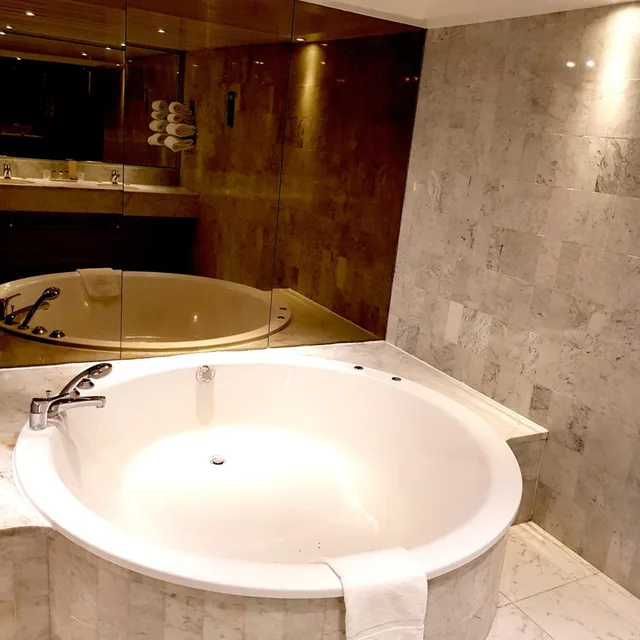 جناح جونيور بسرير كينج مع أريكة، Kyriad Prestige Mulhouse Basel 5/5