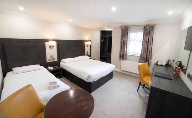 غرفة قياسية ثلاثية، Hibernian Hotel Leisure Centre 1/5
