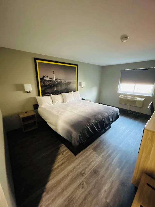غرفة قياسية بسرير كينج، Super 8 By Wyndham Lewiston Auburn Area 2/10
