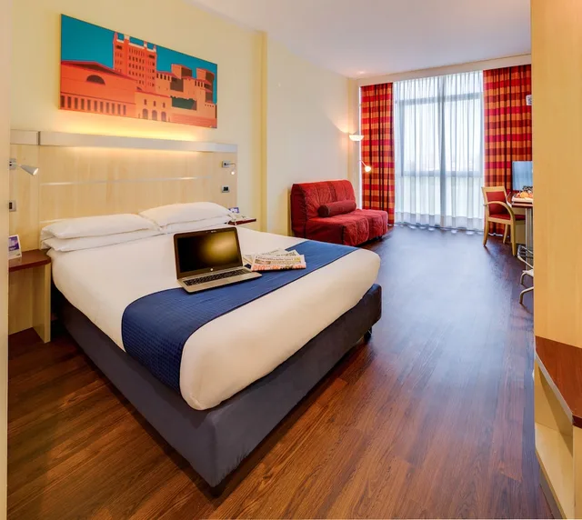 Standard, Multiple Beds، Express Holiday Inn Parma 1/10