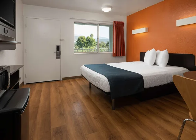 غرفة قياسية بسرير كوين لذوي الإعاقة، Motel6 Carpinteria, CA - Santa Barbara - North 1/5