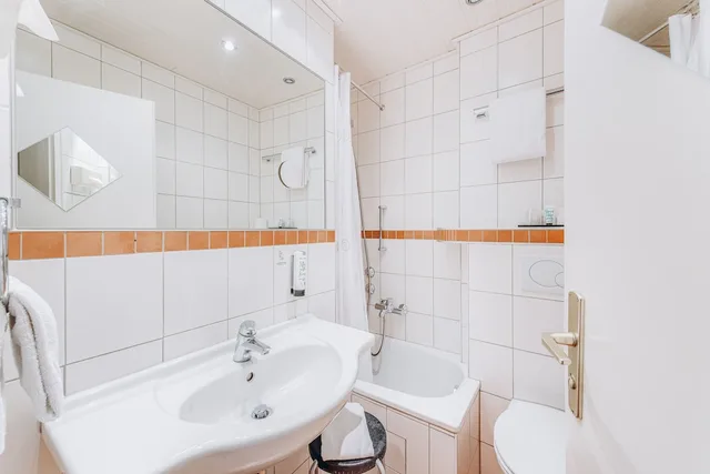 غرفة كومفورت مفردة بسرير مزدوج، HOTEL ISARTOR 5/6