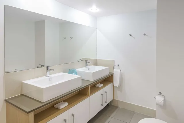 غرفة بسريرين كينج بإطلالة على المسبح بغرفتي نوم، Oaks Port Douglas Resort 6/10