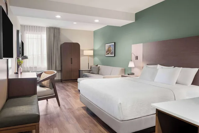 غرفة بسرير كينج، La Quinta Inn and Suites by Wyndham Lincoln 1/4