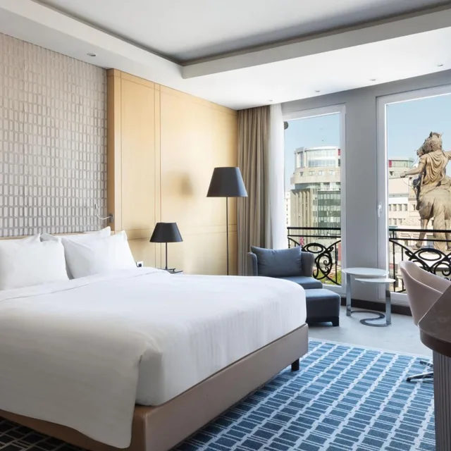 Room, King Bed, Square View، Skopje Marriott Hotel 5/8