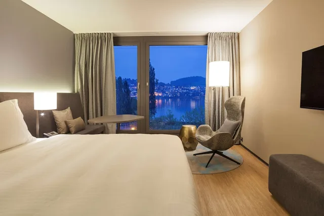 Premium, King Bed, Lake Side، Radisson Blu Hotel Lucerne 3/5
