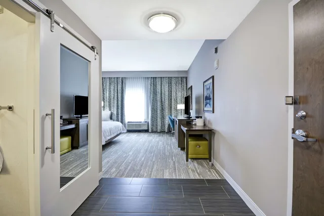 Room, King Bed, Accessible, Hampton Inn Blue Ash Cincinnati Oh 4/6