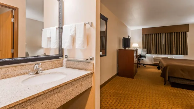 جناح ديلوكس بسرير كينج، Best Western Wittenberg Inn 5/6