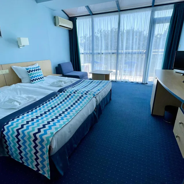 غرفة قياسية بسرير مزدوج أو سريرين منفصلين مع سرير إضافي، BSA Holiday park Hotel 7/10