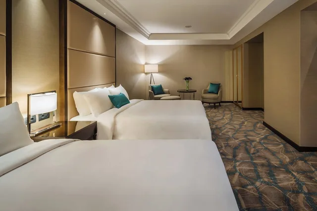 جناح عائلي تنفيذي بسريرين مزدوجين بغرفتي نوم مع دخول الصالة، JW MARRIOTT BUCHAREST GRAND HOTEL 5/9