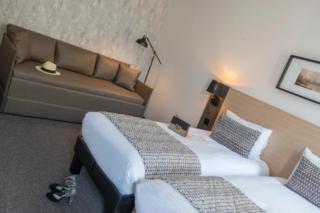 غرفة رباعية بسريرين منفصلين وأسرّة بطابقين، Hotel Saint Gothard 3/8