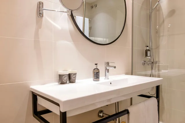 The One, King Bed، Motel One Madrid Plaza de Espana (ex. Mercure Madrid) 3/4