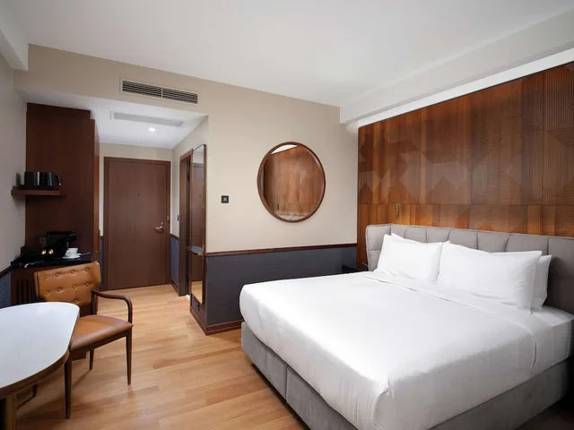 غرفة متصلة عائلية بسرير كينج وسريرين منفصلين، Iceland Parliament Hotel, Curio Collection by Hilton 1/4