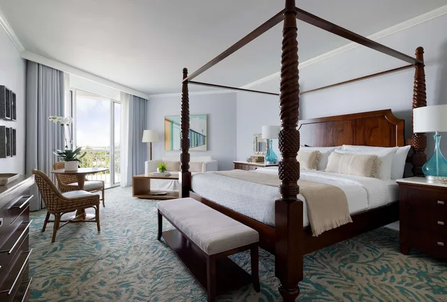 Honeymoon, West Bay, Suite, King Bed, Ocean View, Club Floor، Sandals Royal Bahamian - Adults Only 1/2