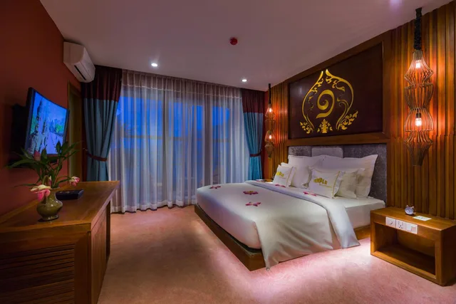 Luxury, Suite, King Bed, Golden Temple Boutique 3/10