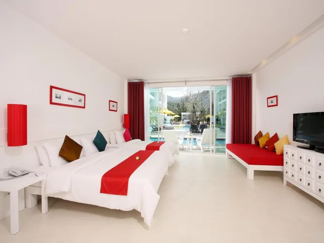 Deluxe, King Bed, Sofa, Pool Access, Serene Wing، The Old Phuket Karon Beach Resort 1/4