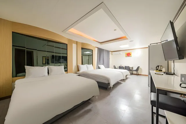 Family Suite, Standard, 2 Bathrooms، Donghae Gloria Tourist Hotel 1/1