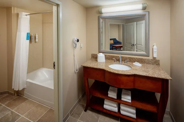 جناح استوديو بسرير كينج مع أريكة، Hampton Inn and Suites Mystic 3/3
