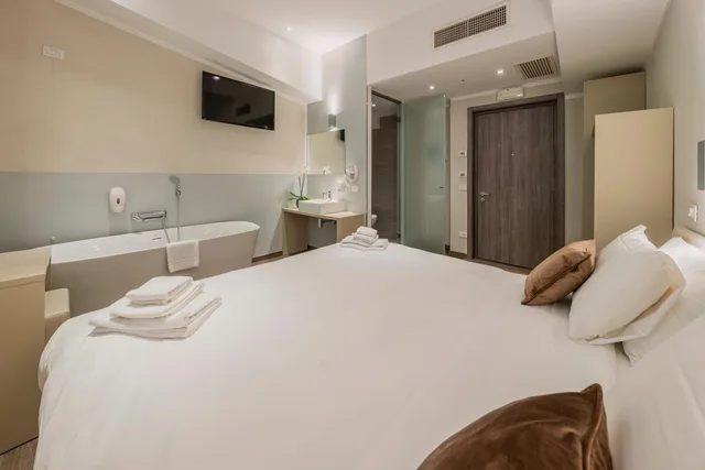 غرفة ديلوكس بسرير كينج، Spark by Hilton Milan Linate Airport 2/8