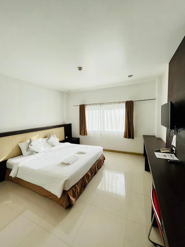 غرفة بسرير كينج بإطلالة على المسبح، Bualinn Resort Nongkhai 3/10