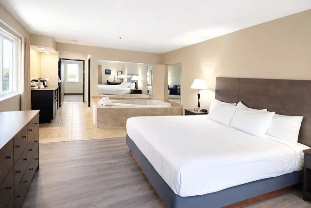 جناح بسرير كينج مع أريكة بحوض جاكوزي، Best Western Davison Inn 8/10