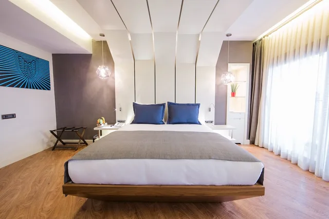 Penthouse, King Bed, Sofa, Maroon Hotel Pera 1/5