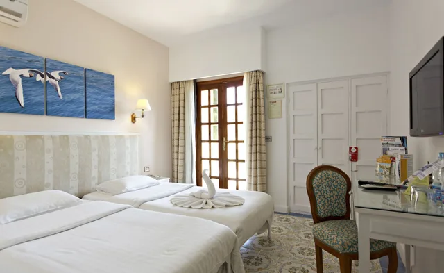غرفة بريميوم بسريرين منفصلين، Three Corners Rihana Resort 1/8