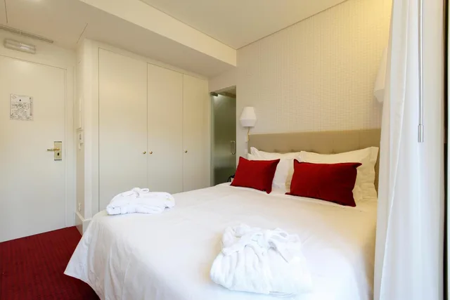 Mini, Double Bed, Street View, Hotel Lis Baixa 7/9