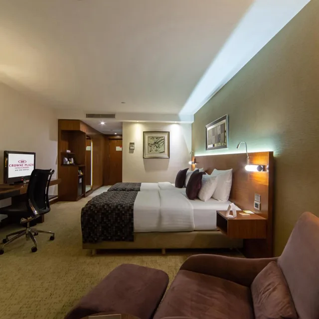 غرفة بريميوم بسرير فردي، Crowne Plaza Istanbul Harbiye Hotel 8/10