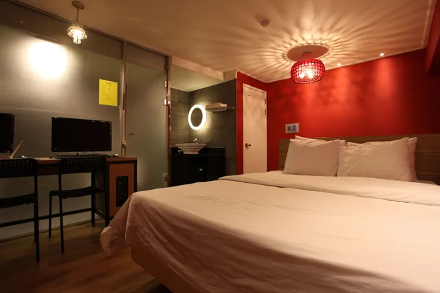 Superior, Queen Bed, Zip Hotel 3/4
