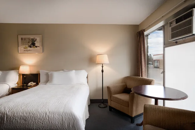 غرفة بسريرين مزدوجين، Thriftlodge by Wyndham Regina North 3/5